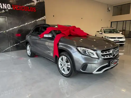 MERCEDES-BENZ-GLA 200-2020