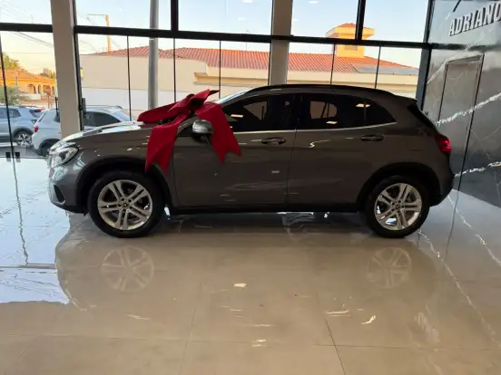 MERCEDES-BENZ-GLA 200-2020