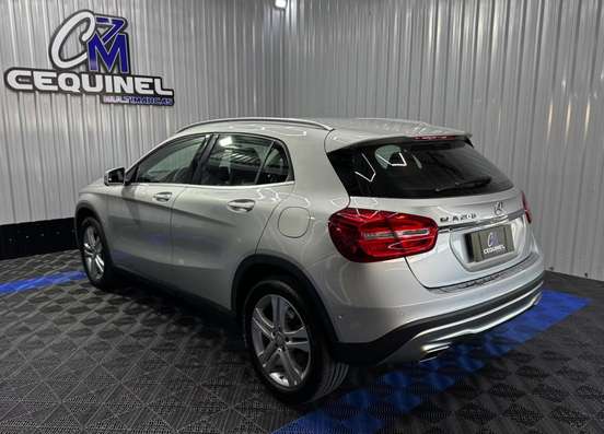MERCEDES-BENZ-GLA 200-2017