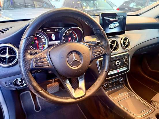 MERCEDES-BENZ-GLA 200-2019