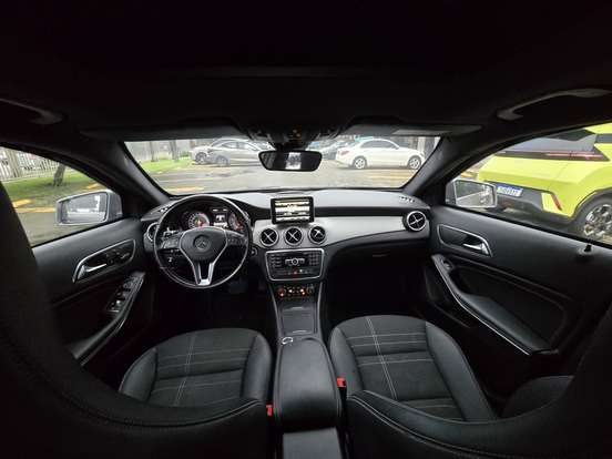 MERCEDES-BENZ-GLA 200-2014