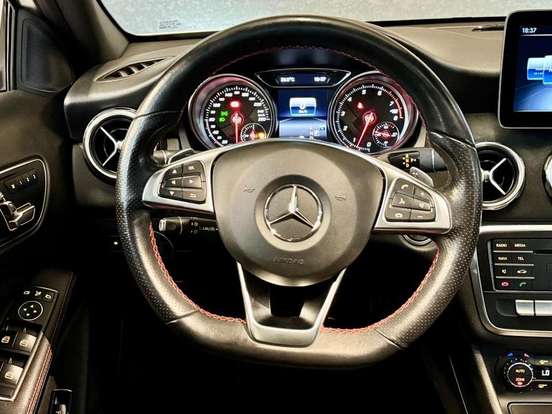 MERCEDES-BENZ-GLA 250-2019