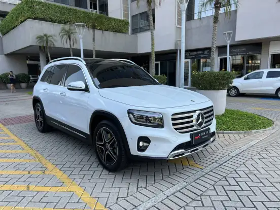 MERCEDES-BENZ-GLB 200-2024