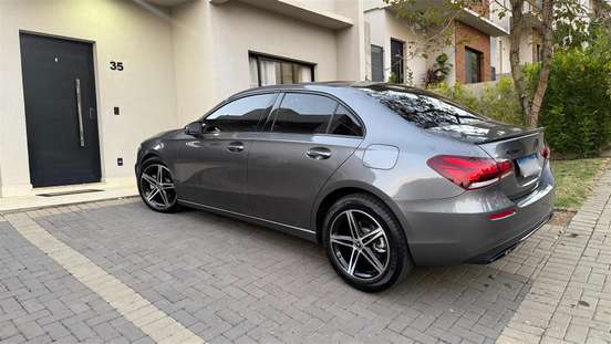 MERCEDES-BENZ-A 200-2019