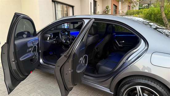 MERCEDES-BENZ-A 200-2019