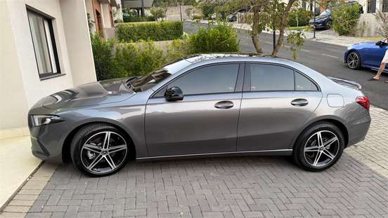 MERCEDES-BENZ-A 200-2019
