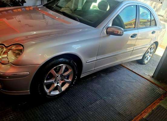 MERCEDES-BENZ-C 180-1.8 16V GASOLINA 4P AUTOMÁTICO MERCEDES-BENZ-C 180-2006