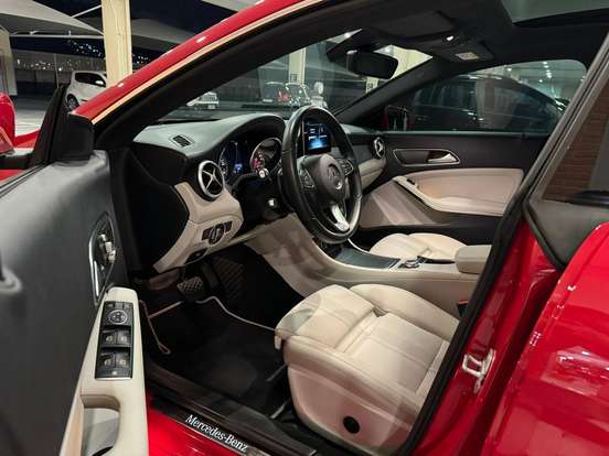 MERCEDES-BENZ-CLA 200-2017