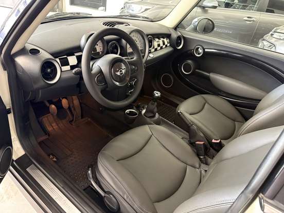 MINI-COOPER-2011
