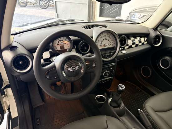 MINI-COOPER-2011