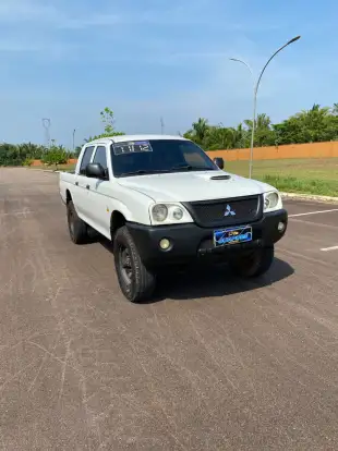 MITSUBISHI-L200-2011