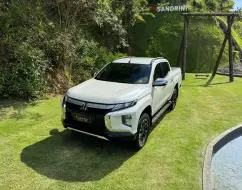 MITSUBISHI L200 TRITON 2.4 16V TURBO DIESEL SPORT HPE CD 4P 4X4 AUTOMÁTICO MITSUBISHI L200 TRITON 2.4 16V TURBO DIESEL SPORT HPE CD 4P 4X4 AUTOMÁTICO