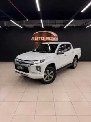 MITSUBISHI L200 TRITON 2.4 16V TURBO DIESEL SPORT HPE CD 4P 4X4 AUTOMÁTICO