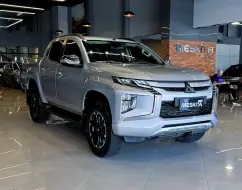 MITSUBISHI L200 TRITON 2.4 16V TURBO DIESEL SPORT HPE CD 4P 4X4 AUTOMÁTICO MITSUBISHI L200 TRITON 2.4 16V TURBO DIESEL SPORT HPE CD 4P 4X4 AUTOMÁTICO