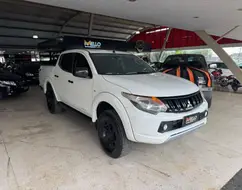 MITSUBISHI L200 TRITON 2.4 16V TURBO DIESEL OUTDOOR GLX CD 4X4 MANUAL MITSUBISHI L200 TRITON 2.4 16V TURBO DIESEL OUTDOOR GLX CD 4X4 MANUAL