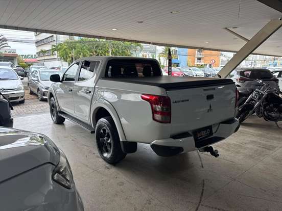 MITSUBISHI-L200 TRITON-2.4 16V TURBO DIESEL OUTDOOR GLX CD 4X4 MANUAL MITSUBISHI-L200 TRITON-2022