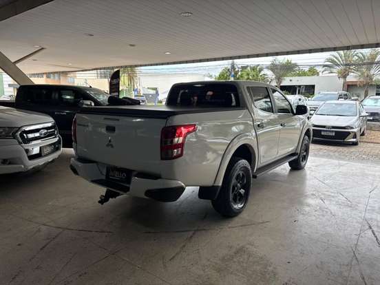 MITSUBISHI-L200 TRITON-2.4 16V TURBO DIESEL OUTDOOR GLX CD 4X4 MANUAL MITSUBISHI-L200 TRITON-2022