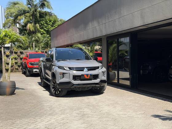MITSUBISHI L200 TRITON 2.4 16V TURBO DIESEL SPORT HPE-S URBAN CD 4P 4X4 AUTOMÁTICO