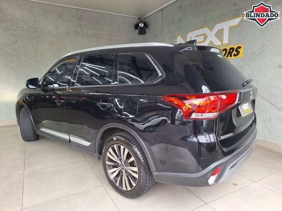 MITSUBISHI-OUTLANDER-2021