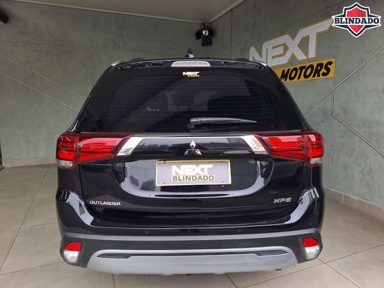 MITSUBISHI-OUTLANDER-2021
