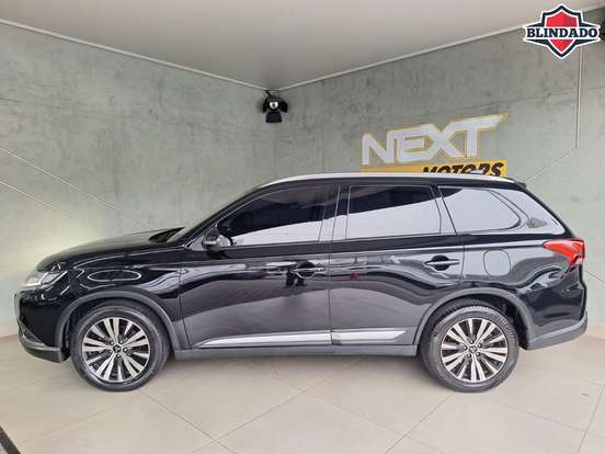 MITSUBISHI-OUTLANDER-2021