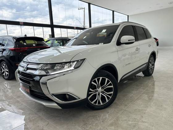 MITSUBISHI OUTLANDER 2.2 4X4 16V DIESEL 4P AUTOMÁTICO