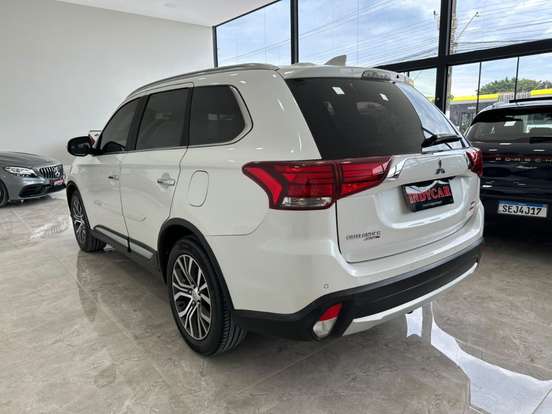 MITSUBISHI-OUTLANDER-2018