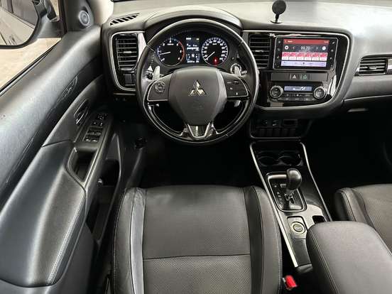 MITSUBISHI-OUTLANDER-2018