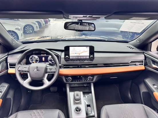 MITSUBISHI-OUTLANDER-2.4 PHEV SIGNATURE S-AWC DHT MITSUBISHI-OUTLANDER-2025