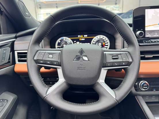 MITSUBISHI-OUTLANDER-2025