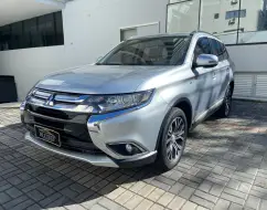 MITSUBISHI OUTLANDER 3.0 GT 4X4 V6 24V GASOLINA 4P AUTOMÁTICO MITSUBISHI OUTLANDER 3.0 GT 4X4 V6 24V GASOLINA 4P AUTOMÁTICO