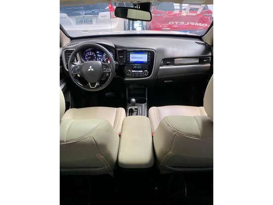 MITSUBISHI-OUTLANDER-3.0 GT 4X4 V6 24V GASOLINA 4P AUTOMÁTICO MITSUBISHI-OUTLANDER-2015