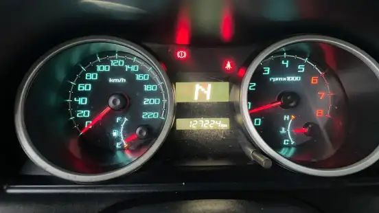 MITSUBISHI-PAJERO-2012