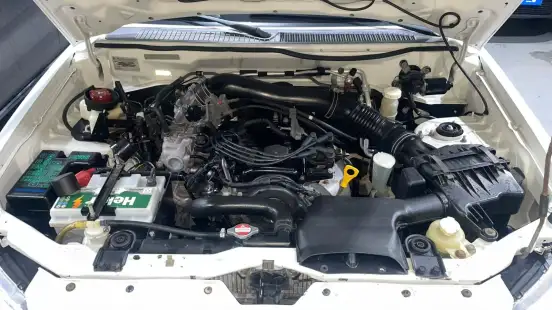 MITSUBISHI-PAJERO-2012