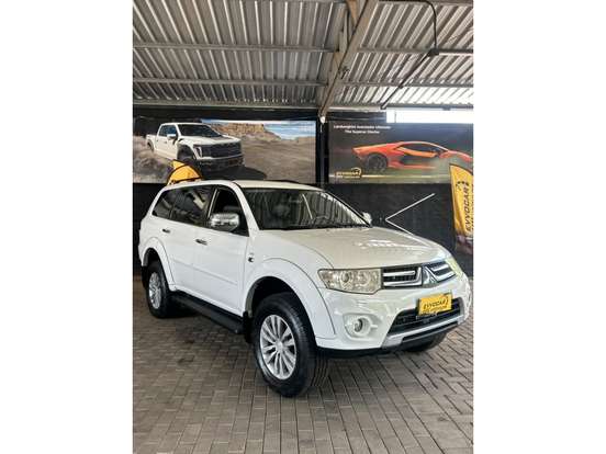MITSUBISHI-PAJERO-2015