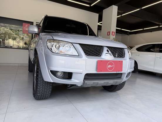 MITSUBISHI-PAJERO TR4-2013