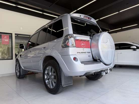 MITSUBISHI-PAJERO TR4-2.0 4X2 16V 140CV FLEX 4P AUTOMÁTICO MITSUBISHI-PAJERO TR4-2013