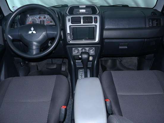 MITSUBISHI-PAJERO TR4-2009