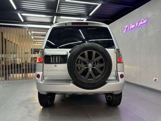 MITSUBISHI-PAJERO TR4-2009