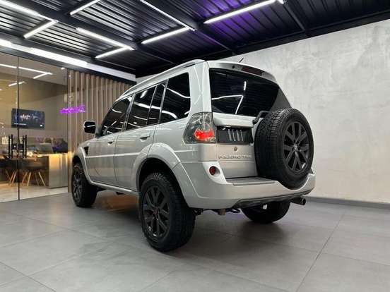 MITSUBISHI-PAJERO TR4-2.0 4X4 16V 140CV FLEX 4P AUTOMÁTICO MITSUBISHI-PAJERO TR4-2009