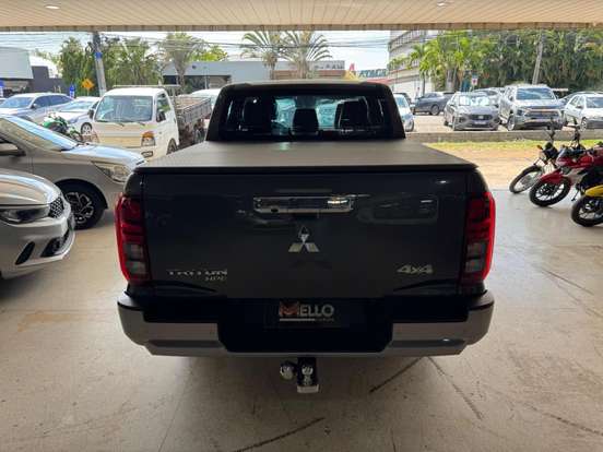 MITSUBISHI-TRITON-2.4 BITURBO DIESEL CD HPE 4X4 AUTOMÁTICO MITSUBISHI-TRITON-2025