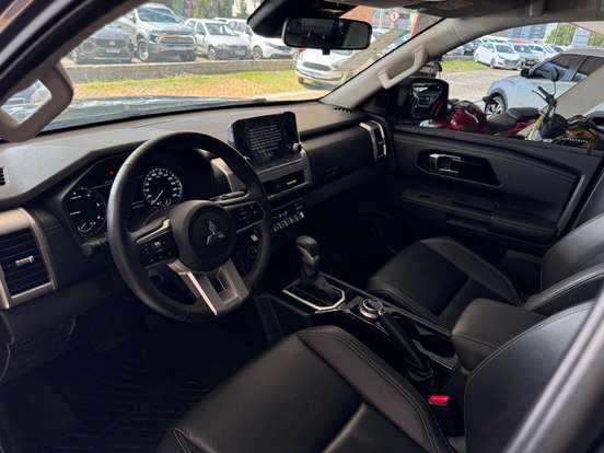 MITSUBISHI-TRITON-2.4 BITURBO DIESEL CD HPE 4X4 AUTOMÁTICO MITSUBISHI-TRITON-2025