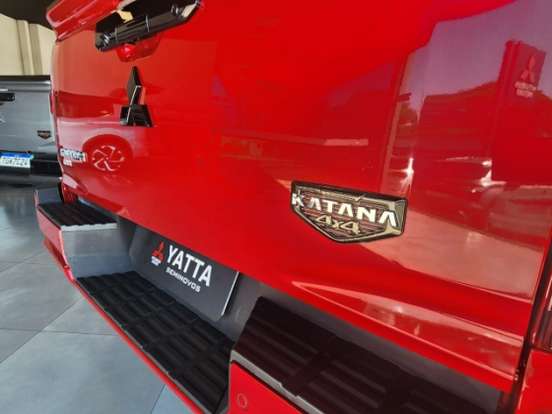MITSUBISHI-TRITON-2.4 BITURBO DIESEL CD KATANA 4X4 AUTOMÁTICO MITSUBISHI-TRITON-2025