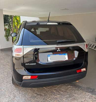 MITSUBISHI-OUTLANDER-2014