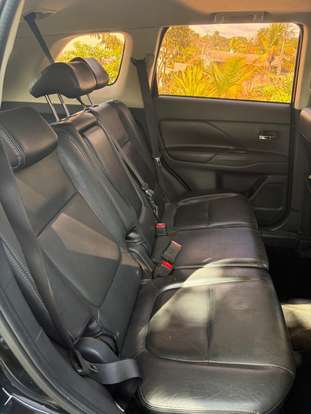 MITSUBISHI-OUTLANDER-2014