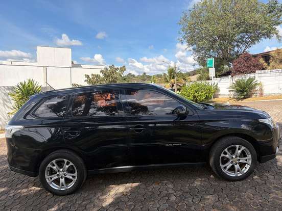 MITSUBISHI-OUTLANDER-2.0 16V GASOLINA 4P AUTOMÁTICO MITSUBISHI-OUTLANDER-2014