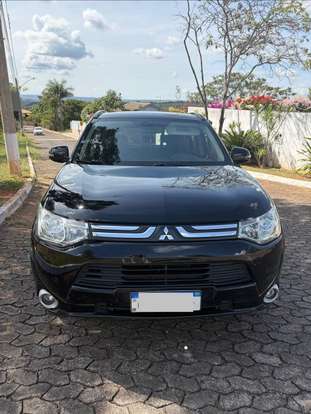 MITSUBISHI-OUTLANDER-2014
