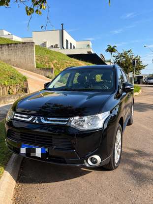 MITSUBISHI-OUTLANDER-2013