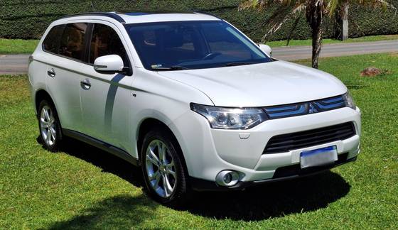 MITSUBISHI OUTLANDER 3.0 GT 4X4 V6 24V GASOLINA 4P AUTOMÁTICO