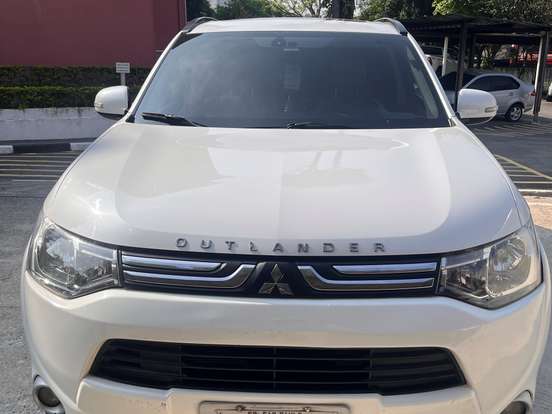 MITSUBISHI-OUTLANDER-3.0 GT 4X4 V6 24V GASOLINA 4P AUTOMÁTICO MITSUBISHI-OUTLANDER-2014